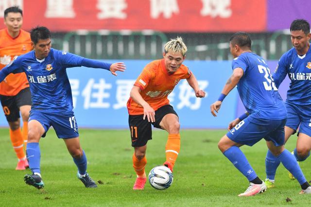 开云娱乐-武汉踢疯了！黄紫昌2场造4球 李霄鹏下轮反戈泰山