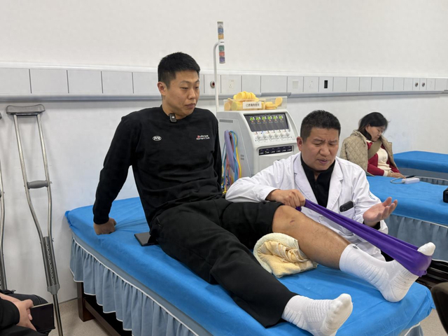 开云娱乐-岳阳男篮那个意外受伤的“冷面射手” ，即将满血复活重返赛场！|李启元|岳阳队|球迷|康复|岳阳市_新浪体育_新浪新闻